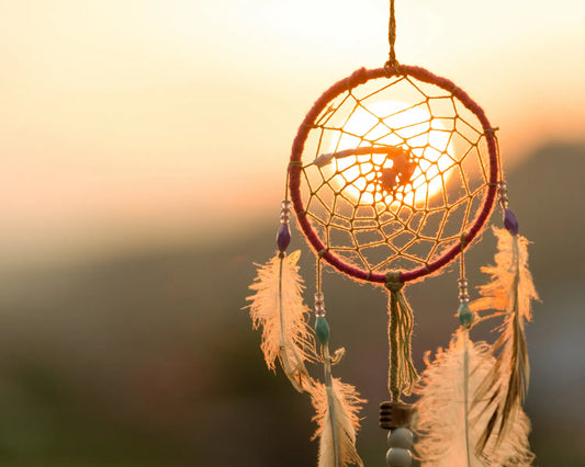Capteur de rêves amérindien avec soleil couchant